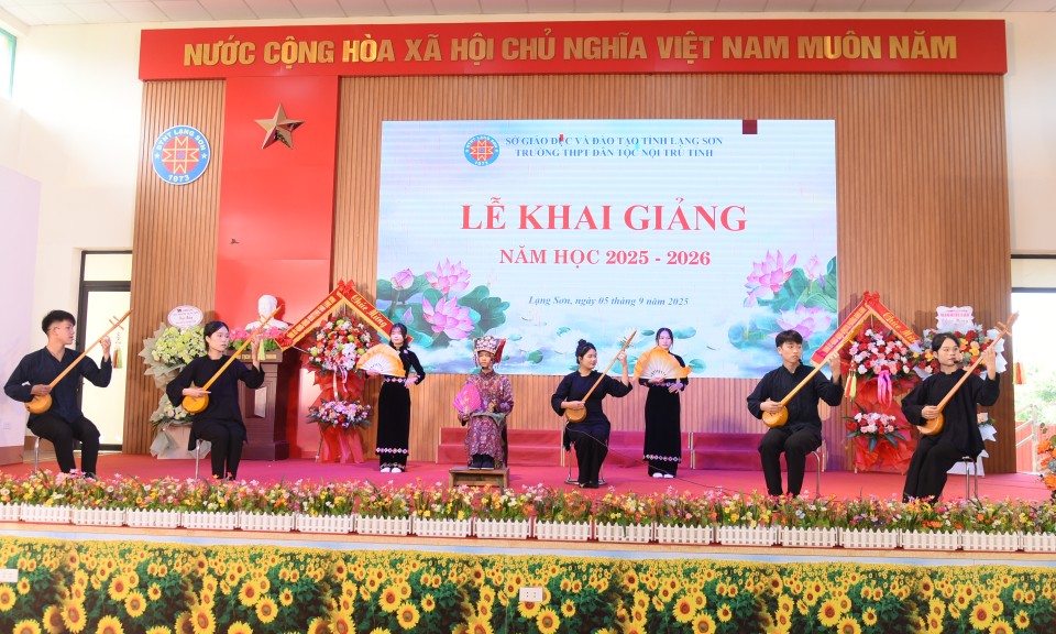 Giữ bản sắc văn h&oacute;a trong trường học