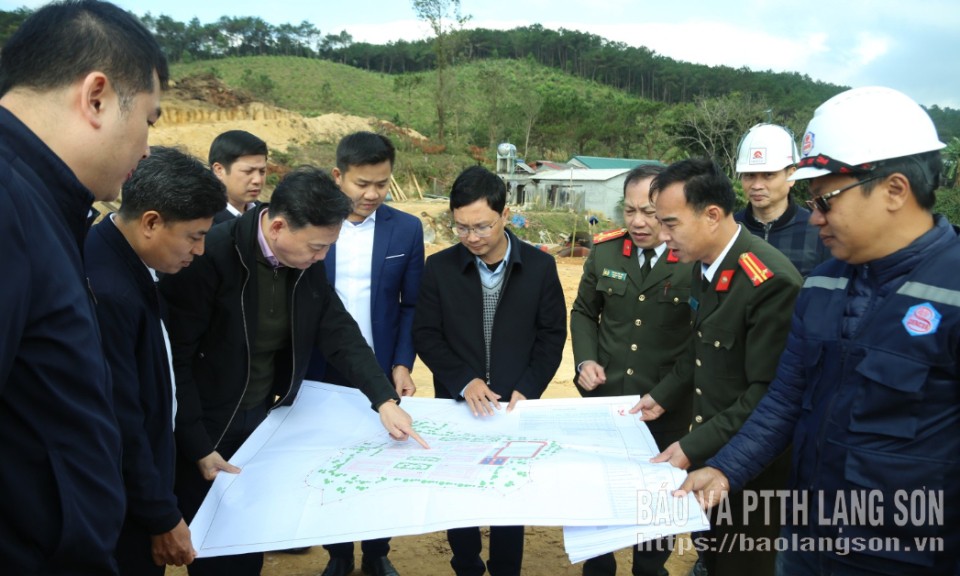 Khảo s&aacute;t tiến độ thực hiện nhiệm vụ đầu tư x&acirc;y dựng trường học tại c&aacute;c x&atilde; bi&ecirc;n giới