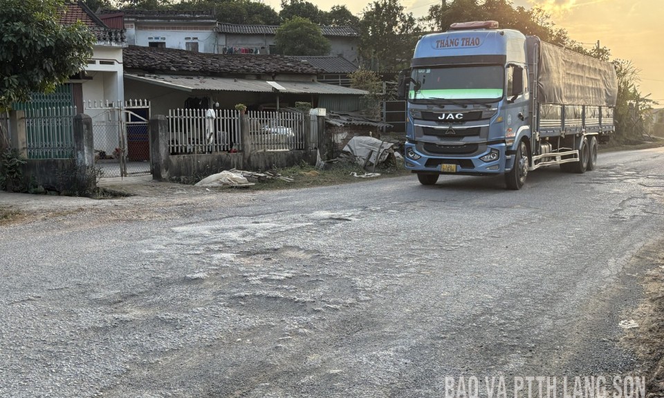 Tỉnh lộ 236 xuống cấp, đường ra cửa khẩu gặp kh&oacute;