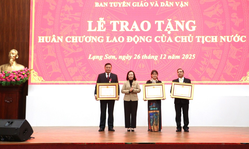 Tiếp tục x&acirc;y dựng đội ngũ c&aacute;n bộ tuy&ecirc;n gi&aacute;o v&agrave; d&acirc;n vận gần d&acirc;n, s&aacute;t d&acirc;n