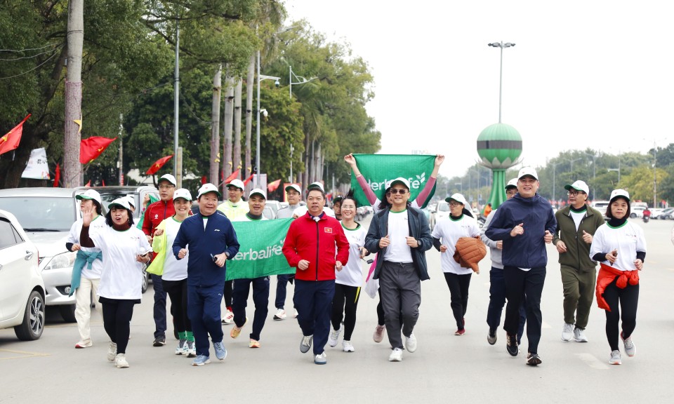 Hơn 1.000 người tham gia chương tr&igrave;nh To&agrave;n d&acirc;n tập luyện thể dục thể thao năm 2025