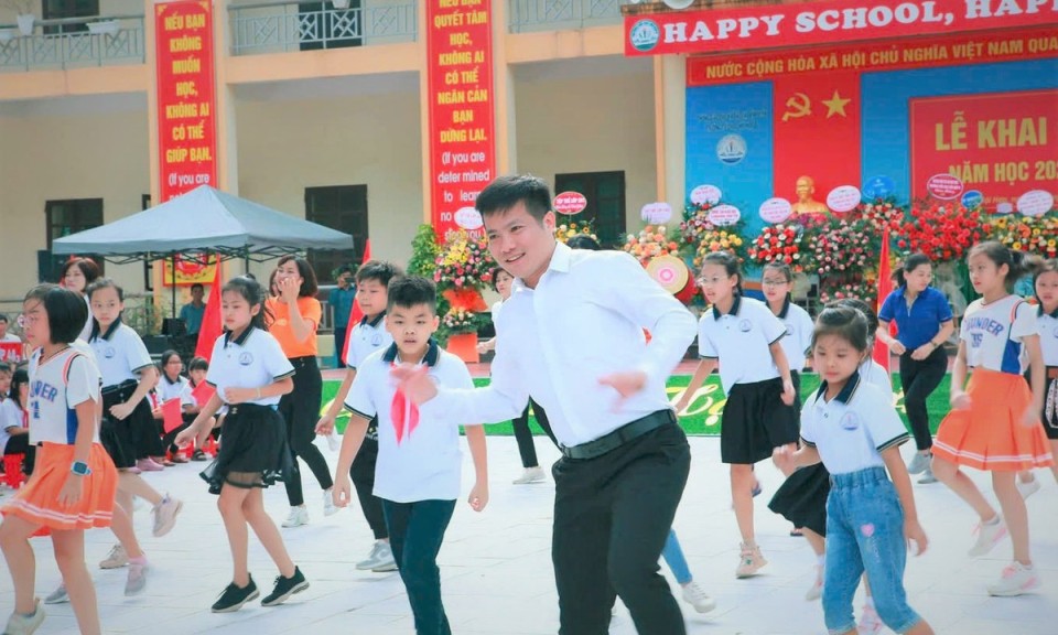 Hai kỷ lục Việt Nam v&agrave; triết l&yacute; trường học hạnh ph&uacute;c của thầy hiệu trưởng