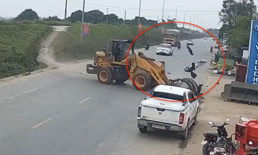 Bắt giam t&agrave;i xế m&aacute;y x&uacute;c v&agrave; chủ xe t&ocirc;ng trọng thương c&ocirc; g&aacute;i đi xe m&aacute;y ở Ph&uacute; Thọ