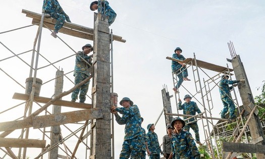 &lsquo;Chiến dịch Quang Trung&rsquo;: Đ&atilde; b&agrave;n giao gần 400 nh&agrave; cho nh&acirc;n d&acirc;n