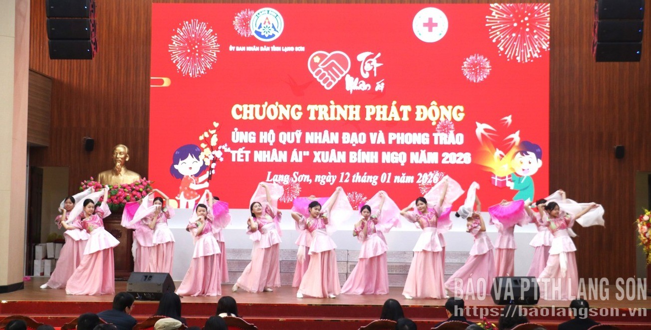 Tiết mục văn nghệ biểu diễn tại chương trình