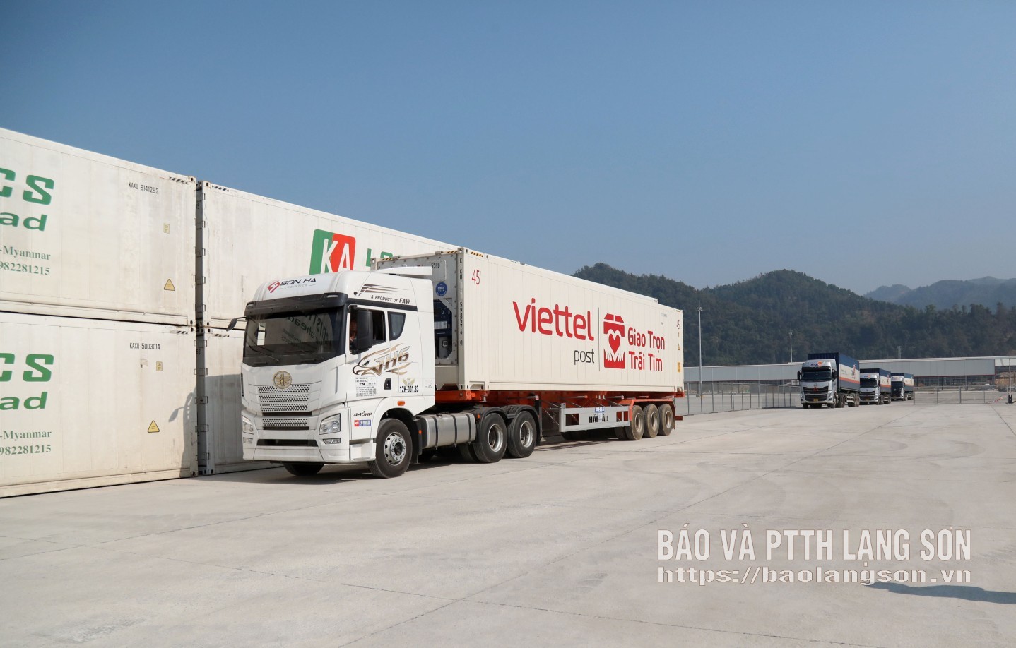 Những lô hàng hóa XNK đầu tiên được đưa vào kho ngoại quan Đồng Đăng tại Công viên logistics Viettel Lạng Sơn