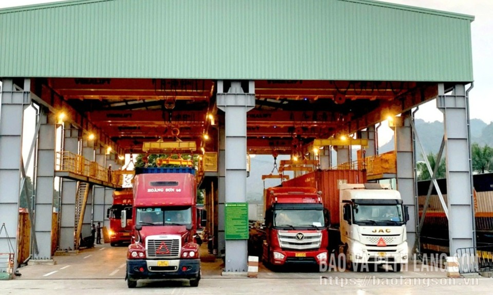 Bứt ph&aacute; xuất nhập khẩu