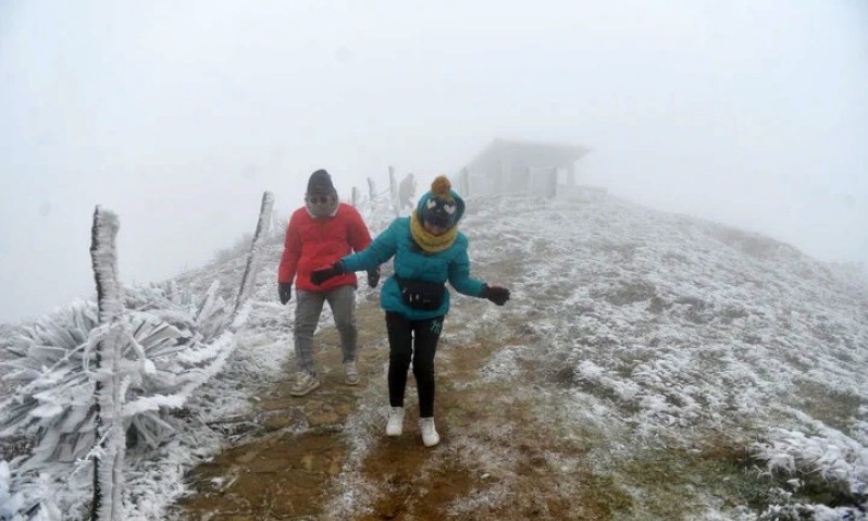 Dự b&aacute;o thời tiết ng&agrave;y 2/1: Kh&ocirc;ng kh&iacute; lạnh bao tr&ugrave;m miền Bắc, đề ph&ograve;ng băng gi&aacute;