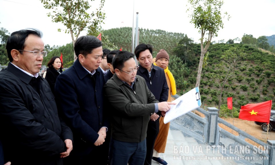 L&atilde;nh đạo UBND tỉnh khảo s&aacute;t việc đầu tư một số hạng mục tại đền Chi Lăng v&agrave; khu đập B&atilde;i H&agrave;o (x&atilde; Chi Lăng)