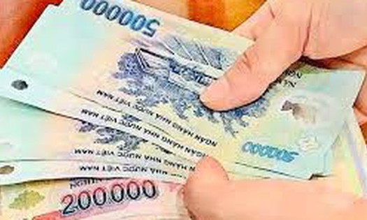 Nh&acirc;n vi&ecirc;n hợp đồng c&oacute; được hưởng chế độ tiền thưởng?