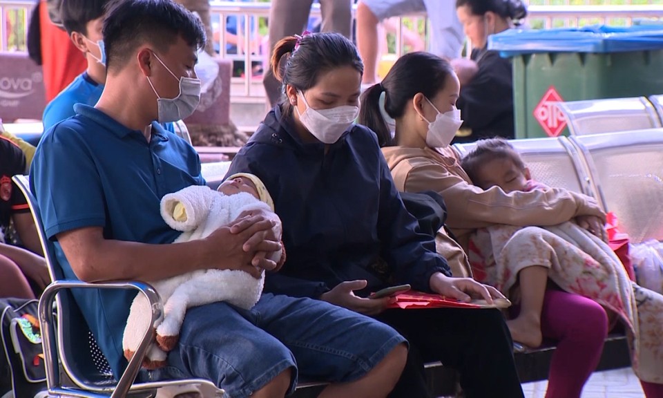 B&aacute;c sĩ chỉ c&aacute;ch ph&ograve;ng bệnh cho trẻ nhỏ thời điểm giao m&ugrave;a