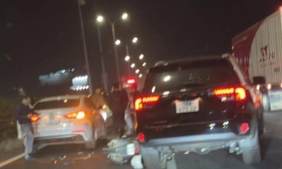 Nam thanh ni&ecirc;n uống rượu, l&aacute;i xe m&aacute;y đi ngược chiều g&acirc;y tai nạn tr&ecirc;n cao tốc