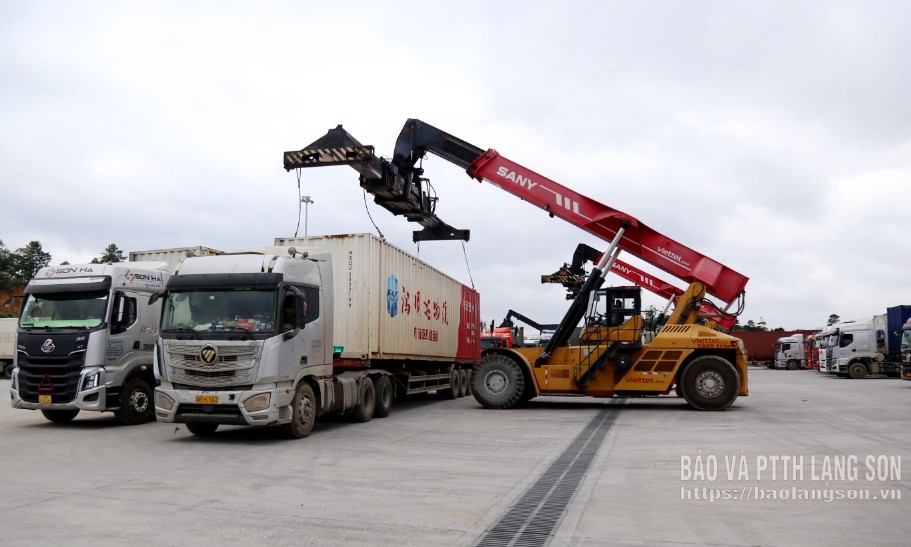 &ldquo;C&uacute; h&iacute;ch&rdquo; th&ocirc;ng quan