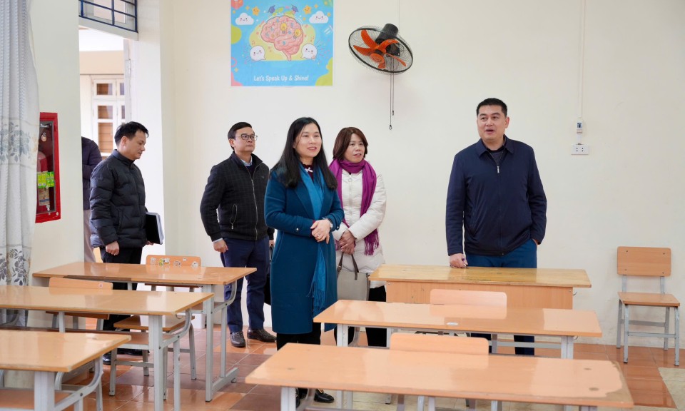 L&atilde;nh đạo UBND tỉnh kiểm tra c&aacute;c điều kiện phục vụ kỳ thi tuyển dụng c&ocirc;ng chức v&ograve;ng 2