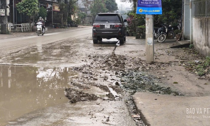 Nhức nhối nước thải tr&agrave;n đường