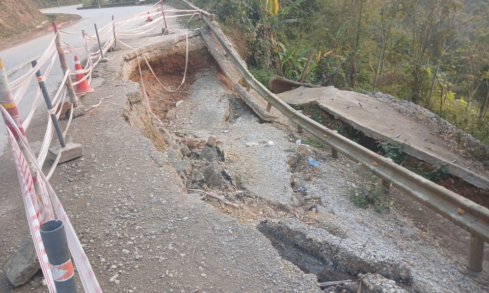 Cần sớm khắc phục điểm sạt lở nghi&ecirc;m trọng tại x&atilde; Na Sầm