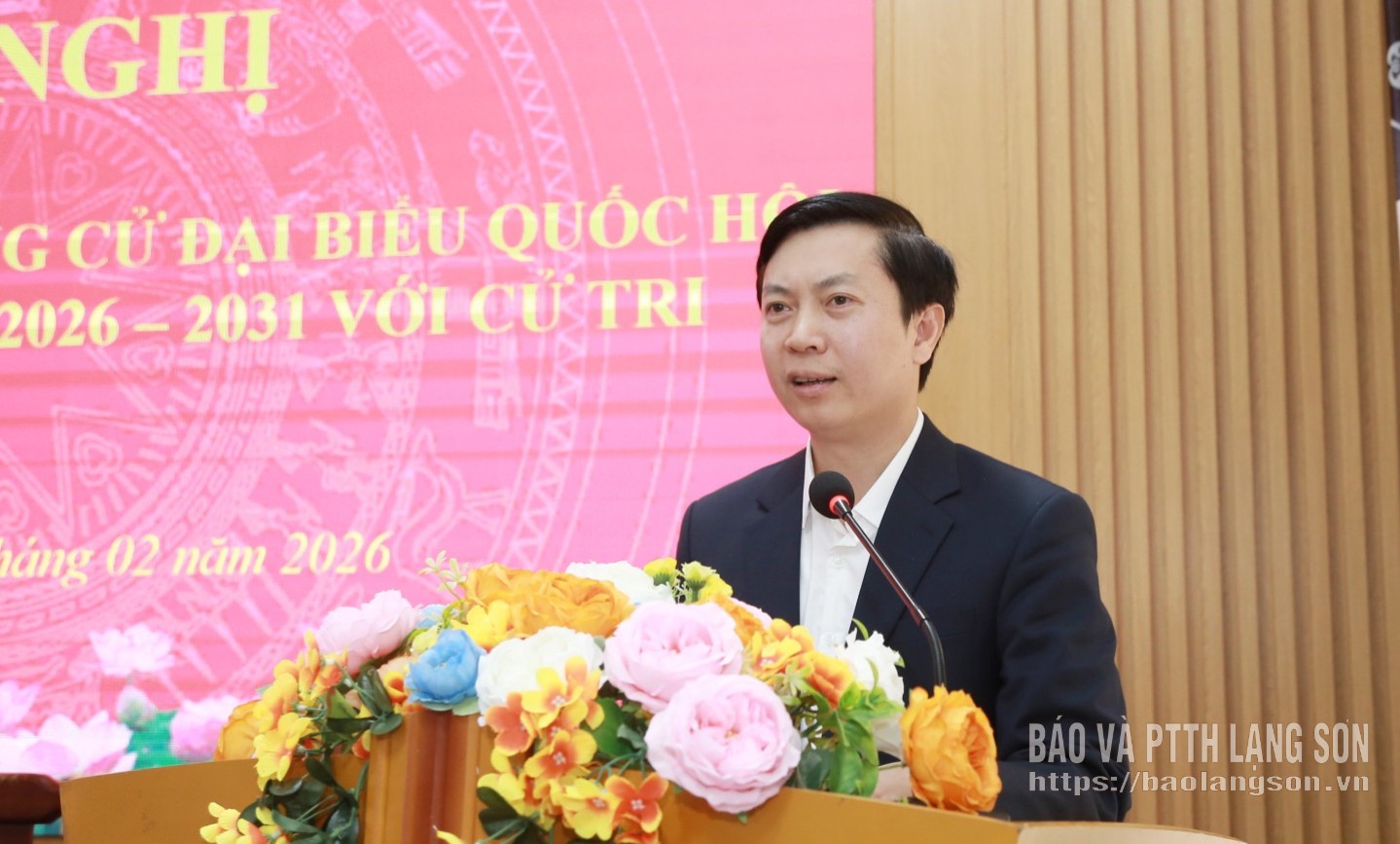 Đồng chí Nguyễn Hoàng Tùng, Ủy viên Ban Thường Vụ Tỉnh ủy, Phó Chủ tịch Thường trực Ủy ban MTTQ Việt Nam tỉnh Lạng Sơn thay mặt các ứng cử viên phát biểu tại hội nghị