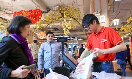 Người d&acirc;n chuẩn bị sắm Tết sớm