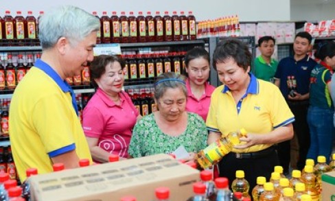 Chương tr&igrave;nh &ldquo;Si&ecirc;u thị mini 0 đồng&rdquo; thiết thực chăm lo Tết đến 15.000 người d&acirc;n