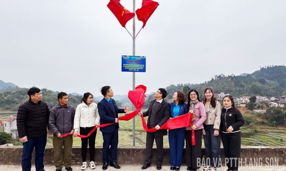 Kh&aacute;nh th&agrave;nh c&ocirc;ng tr&igrave;nh Thắp s&aacute;ng đường th&ocirc;n tại x&atilde; Ho&agrave;ng Văn Thụ