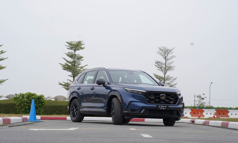 Honda lắp r&aacute;p CR-V e:HEV mới tại Việt Nam, bỏ cần số truyền thống