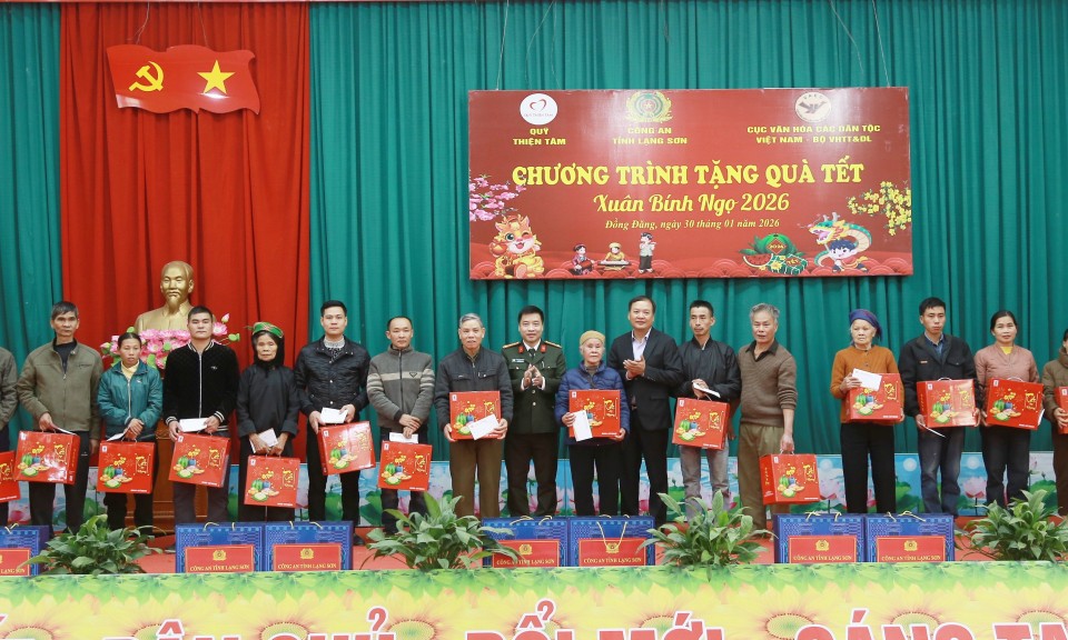 Tết ấm l&ograve;ng tri &acirc;n