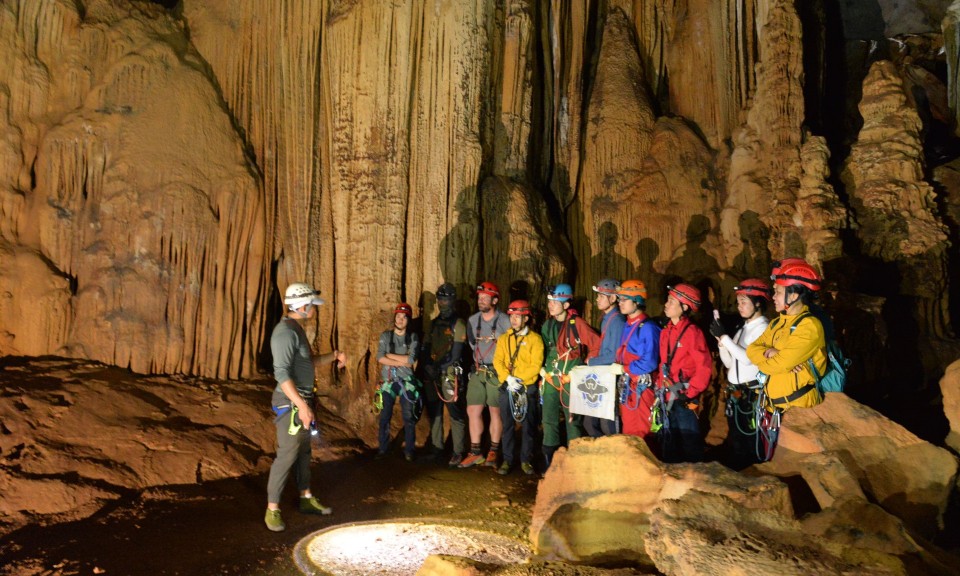Khảo s&aacute;t, đ&aacute;nh gi&aacute; tiềm năng du lịch mạo hiểm tại hang Ốc, x&atilde; Hữu Li&ecirc;n