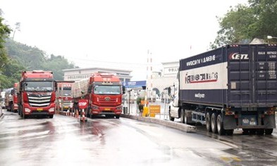 Quyết liệt th&aacute;o gỡ &ugrave;n ứ h&agrave;ng h&oacute;a tại cửa khẩu