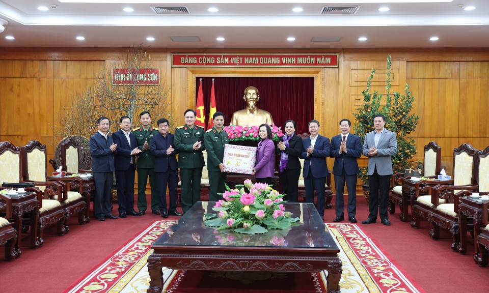 Đo&agrave;n c&ocirc;ng t&aacute;c của Bộ Tư lệnh Qu&acirc;n đo&agrave;n 12 thăm, ch&uacute;c tết tại Lạng Sơn
