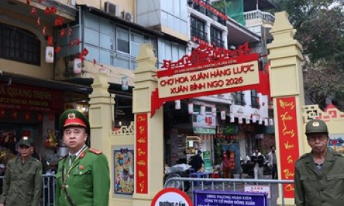 Bảo đảm trật tự an to&agrave;n giao th&ocirc;ng, phục vụ chợ hoa xu&acirc;n phố cổ 2026