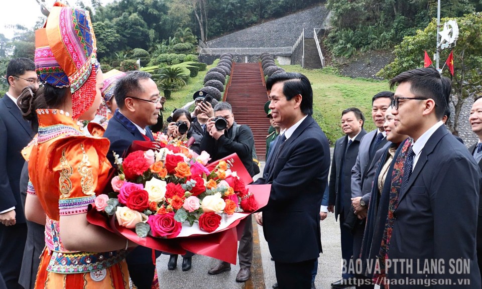 Đo&agrave;n c&ocirc;ng t&aacute;c tỉnh Lạng Sơn bắt đầu chuyến thăm v&agrave; l&agrave;m việc tại Quảng T&acirc;y, Trung Quốc   
