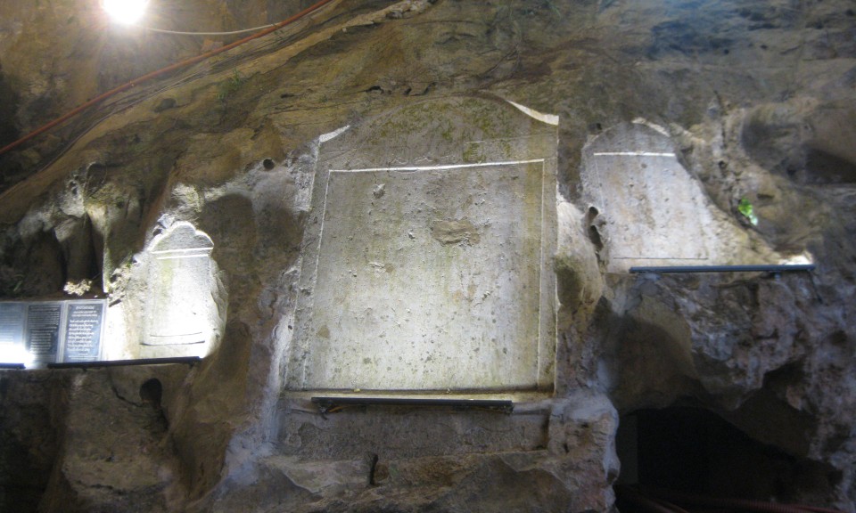 Những &aacute;ng thơ tr&ecirc;n v&aacute;ch đ&aacute;