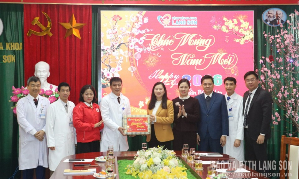 L&atilde;nh đạo tỉnh thăm, kiểm tra c&ocirc;ng t&aacute;c trực, phục vụ tết v&agrave; thăm, ch&uacute;c tết người lao động, bệnh nh&acirc;n c&oacute; ho&agrave;n cảnh kh&oacute; khăn 