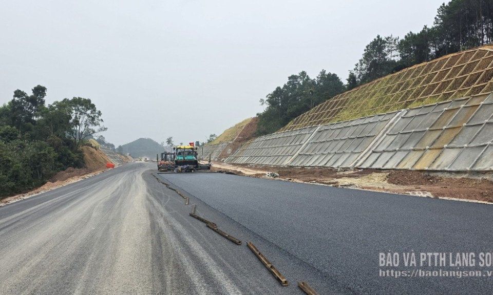 Cao tốc Hữu Nghị &ndash; Chi Lăng chưa mở cho xe đi tạm