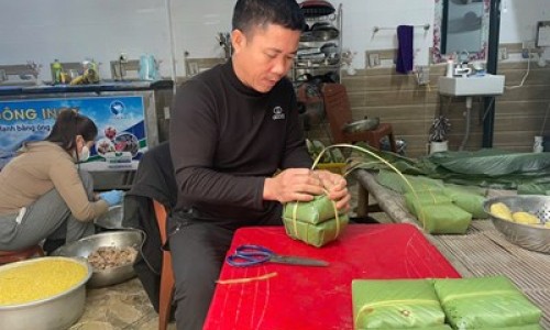 L&agrave;ng nghề b&aacute;nh chưng truyền thống Vĩnh H&ograve;a rộn r&agrave;ng v&agrave;o vụ Tết