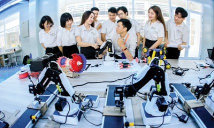 Qu&aacute;n triệt phương ch&acirc;m chỉ đạo thực hiện Nghị quyết Đại hội XIV của Đảng về "5 h&oacute;a cho ph&aacute;t triển"