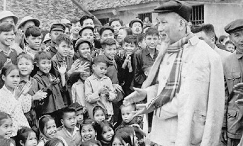 Xu&acirc;n về, nhớ B&aacute;c!