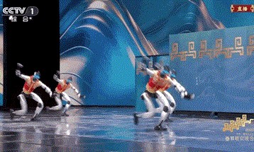 Trung Quốc tr&igrave;nh l&agrave;ng robot biết luyện c&ocirc;ng