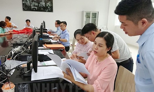 Lương, phụ cấp với c&ocirc;ng chức khối Đảng tại cấp x&atilde;
