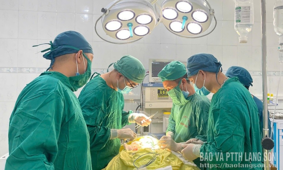 Tận t&acirc;m v&igrave; sức khoẻ Nh&acirc;n d&acirc;n