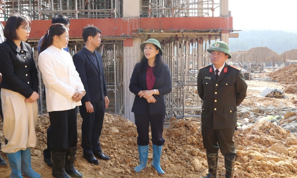 Kiểm tra hai dự &aacute;n trường phổ th&ocirc;ng nội tr&uacute; li&ecirc;n cấp tiểu học v&agrave; THCS tại x&atilde; Khuất X&aacute; v&agrave; x&atilde; Mẫu Sơn   