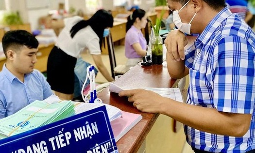 Chủ hộ kinh doanh đồng thời đi l&agrave;m c&ocirc;ng ty, đ&oacute;ng BHXH theo diện n&agrave;o?