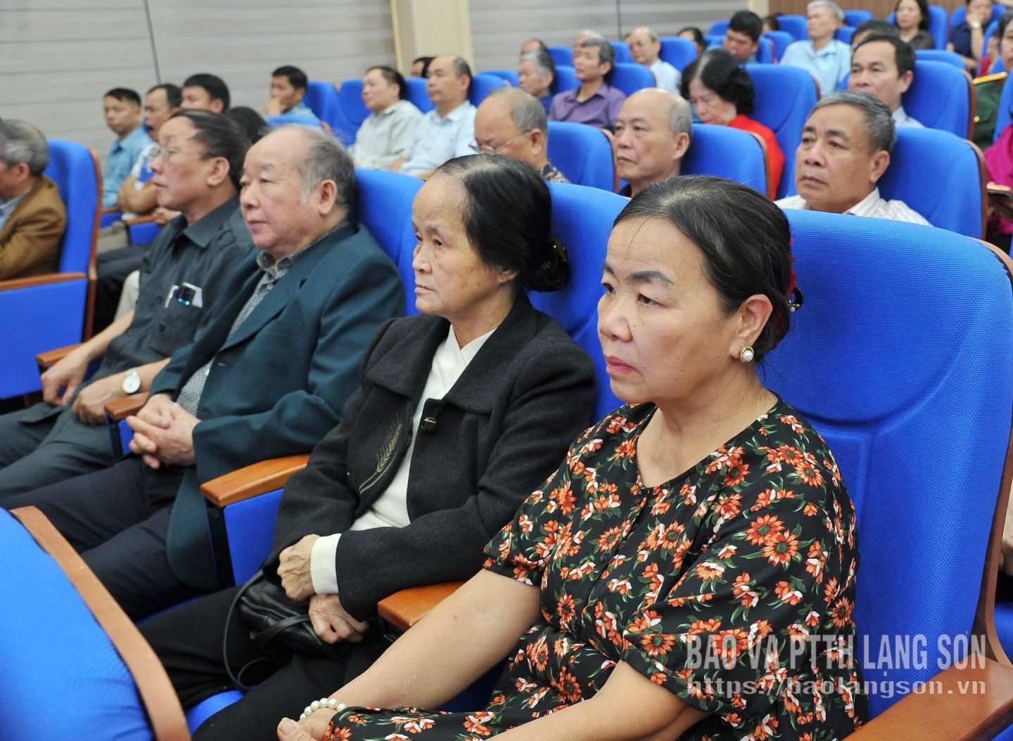 Cử tri dự hội nghị tại điểm cầu phường Đông Kinh