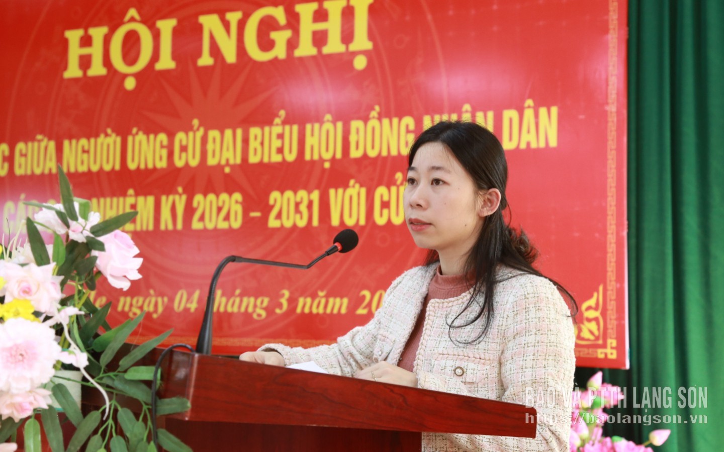 Bà Hà Thị Phương Ly, Phó Chánh Văn phòng Đảng ủy xã Yên Phúc trình bày chương trình hành động