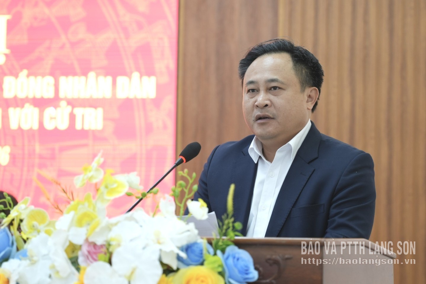 Ông Lương Trọng Quỳnh, Ủy viên Ban Thường vụ Tỉnh ủy, Trưởng Ban Nội chính Tỉnh ủy tiếp thu và trao đổi ý kiến của các cử tri 