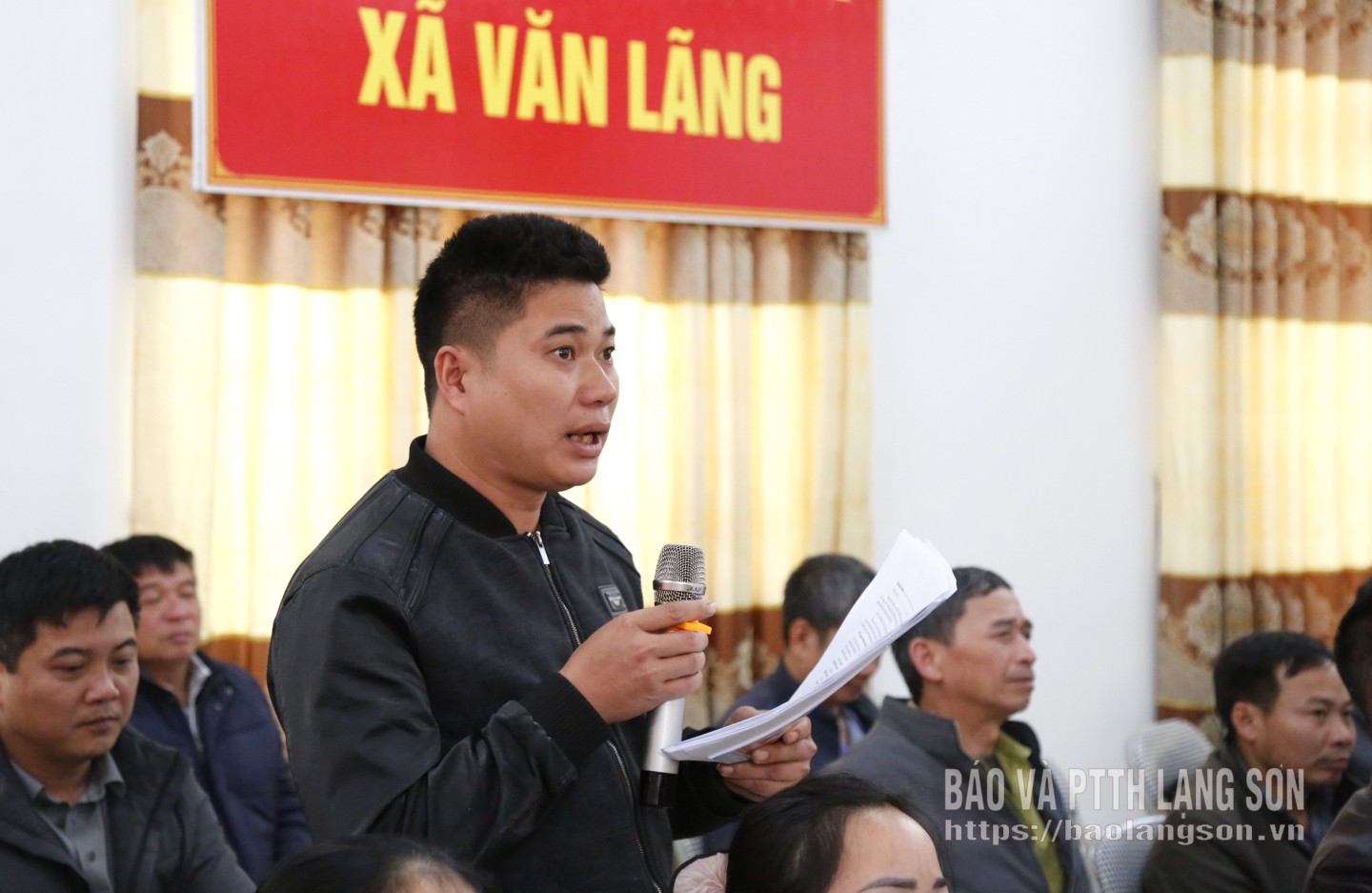 Cử tri xã Văn Lãng phát biểu ý kiến