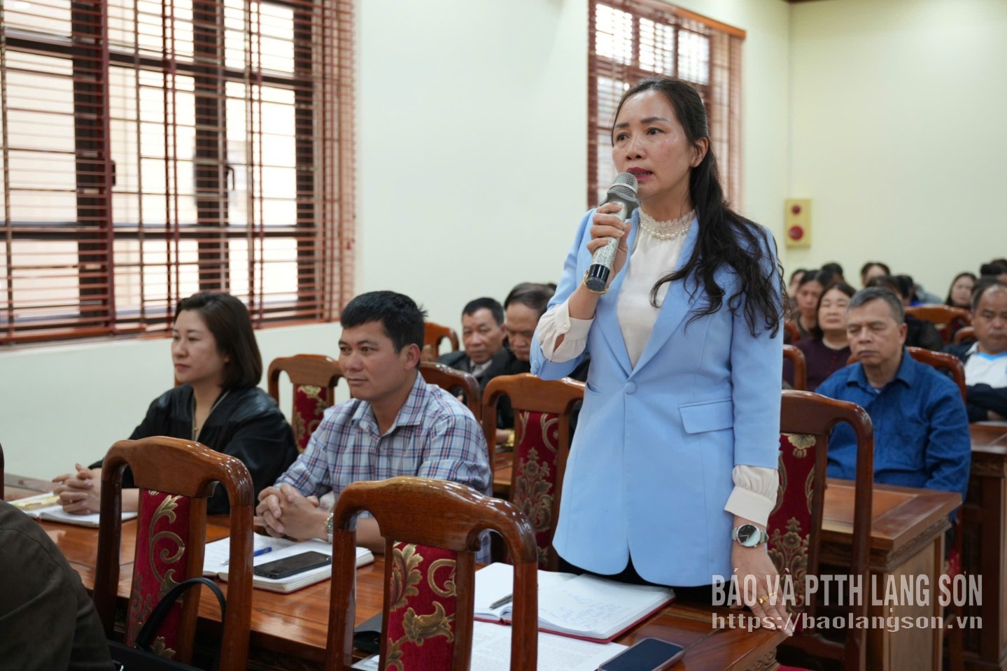 Cử tri xã Lộc Bình phát biểu ý kiến tại hội nghị