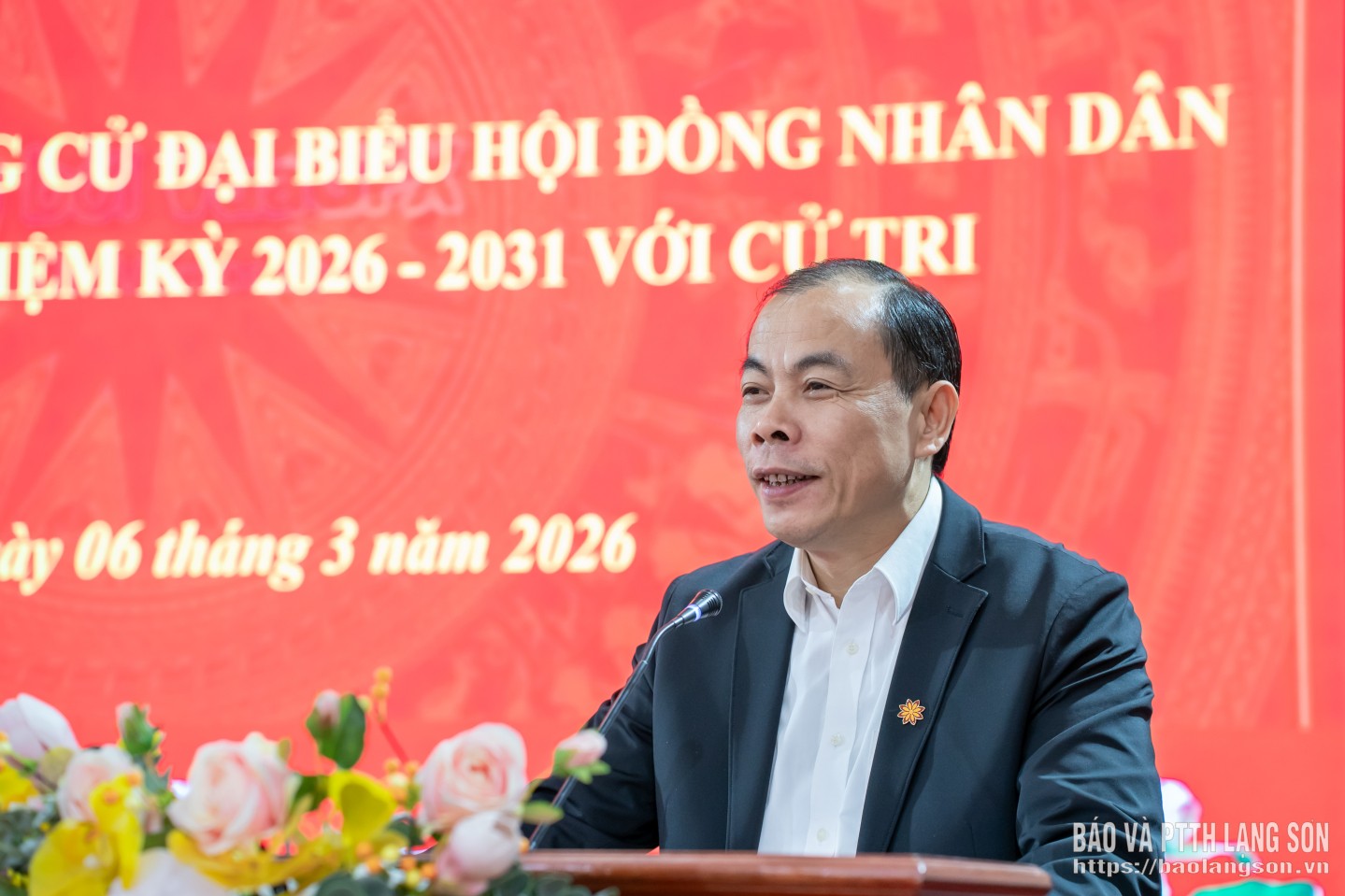 Ông Hoàng Quốc Tuấn, Tỉnh ủy viên, Giám đốc Sở Giáo dục và Đào tạo trình bày chương trình hành động