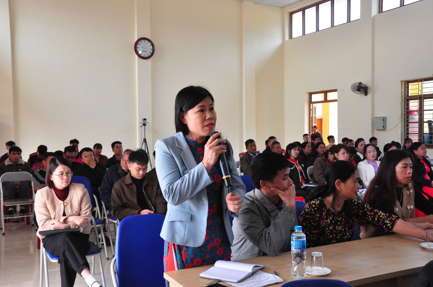 Cử tri xã Hoa Thám phát biểu ý kiến tại hội nghị