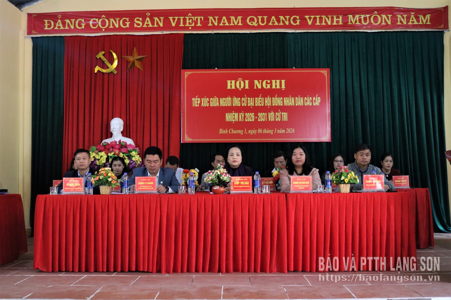 Các ứng cử viên đại biểu HĐND tỉnh và HĐND xã nhiệm kỳ 2026-2031 tiếp xúc cử tri vận động bầu cử tại thôn Bình Chương 1, xã Đình Lập